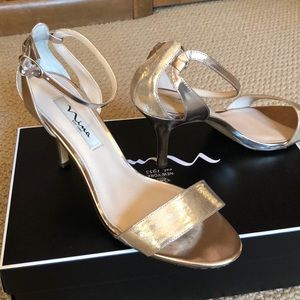 Nina  Venita Taupe metallic sandals 9.5
